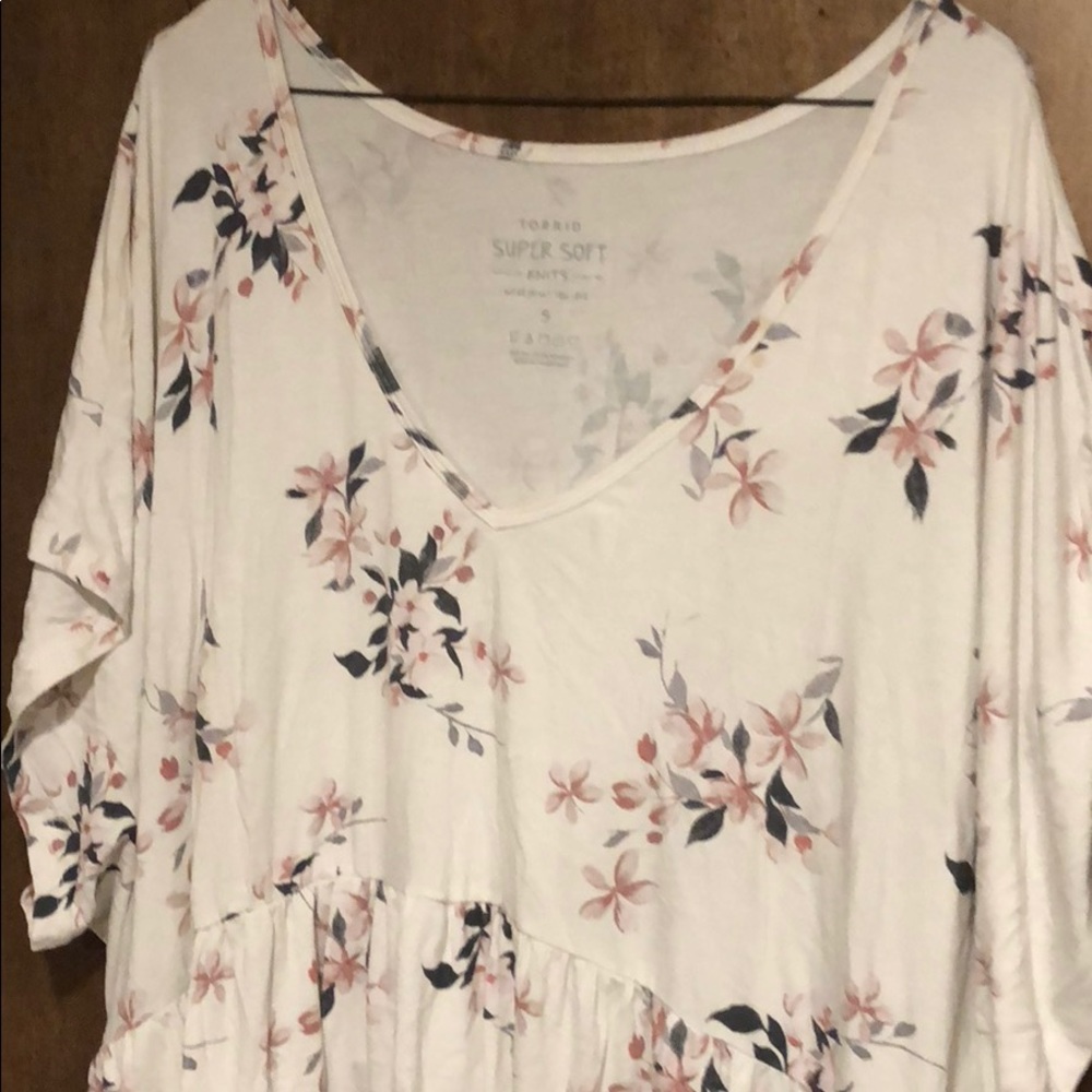 Torrid Size 5 floral peplum top